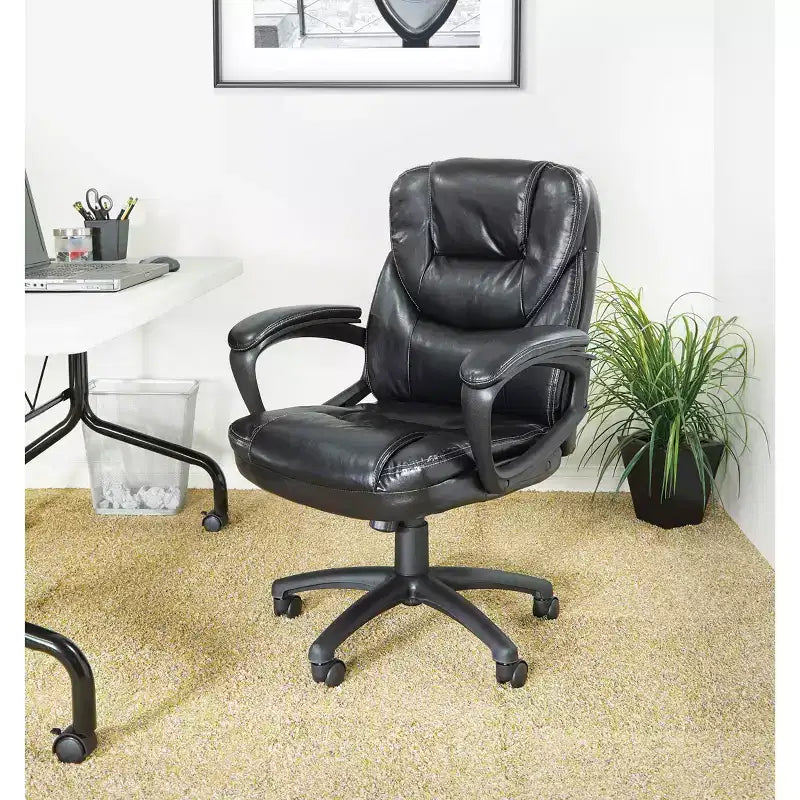 Fauteuil de direction en similicuir avec accoudoirs rembourrés